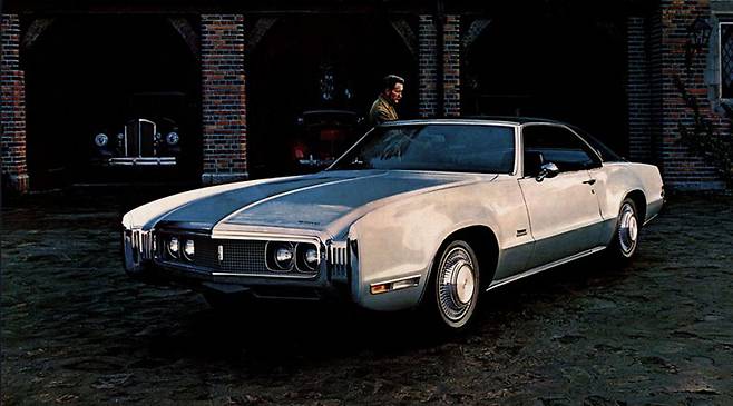 올즈모빌 초대 토로나도