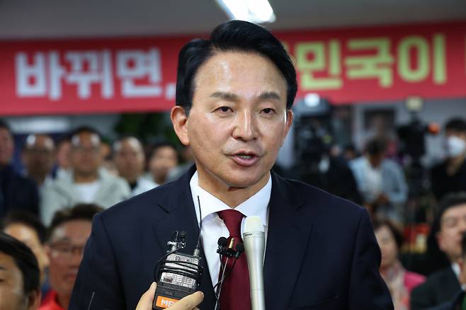 제22대 국회의원선거 인천 계양을에 출마한 국민의힘 원희룡 후보가 지난해 4월10일 오후 인천 계양구 자신의 선거사무소에서 인사말을 하고 있다. ⓒ연합뉴스