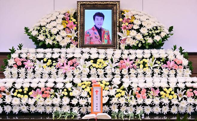 7일 서울 종로구 서울대학교병원 장례식장에 고 송대관의 빈소가 마련되어 있다. 입관은 오는 8일 오후 1시 30분, 발인은 9일 오전 11시다. 장지는 서울추모공원이다. (사진=공동취재단)