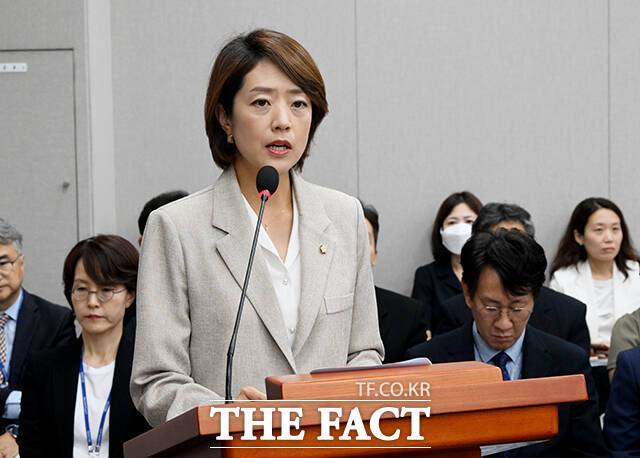 고민정 더불어민주당 의원은 7일 "망하는 길로 가고 있는 민주당의 모습은 이미 오래전에 시작됐다"며 이재명 대표 체제를 비판했다. /배정한 기자