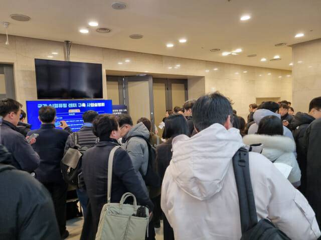 이번 설명회는 당초 약 300명의 참가가 예상됐으나 이를 훨씬 뛰어넘는 인원이 몰리며 현장이 인산인해를 이뤘다. (사진=조이환 기자)