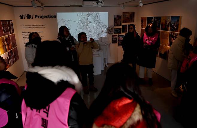 2월4일 오전 서울 마포구 성산동 전쟁과여성인권박물관에서 ‘평화와 소녀, 상(像)’ 특별전시가 열리고 있다.