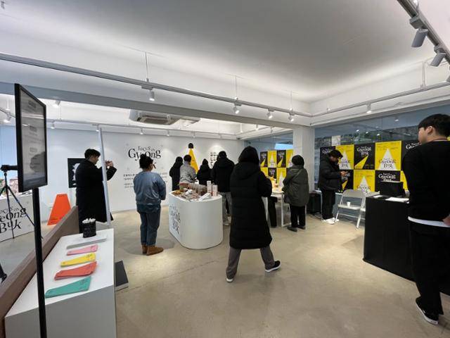 6일 오후 서울 성동구 성수동 '포커스 온 경북' 팝업스토어에 시민들의 발걸음이 이어지고 있다. 경북도 제공