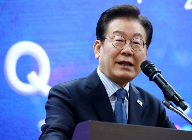 ▲더불어민주당 이재명 대표가 7일 서울 여의도 국회 의원회관에서 열린 정책소통플랫폼 '모두의질문Q' 출범식에서 격려사를 하고 있다. ⓒ연합뉴스