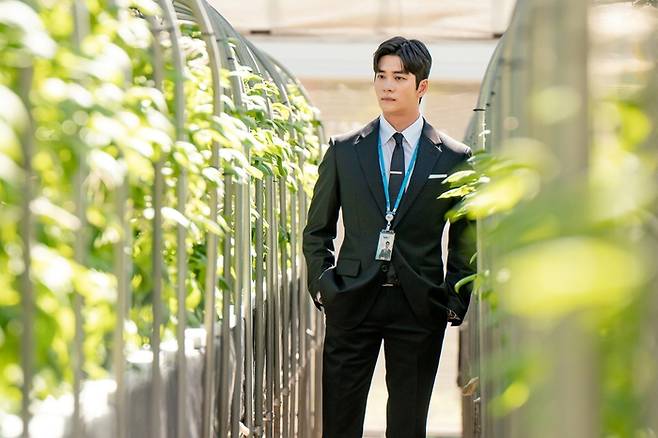 tvN 새 주말극 ‘감자연구소’에서 소백호 역을 연기한 배우 강태오의 출연장면. 사진 tvN