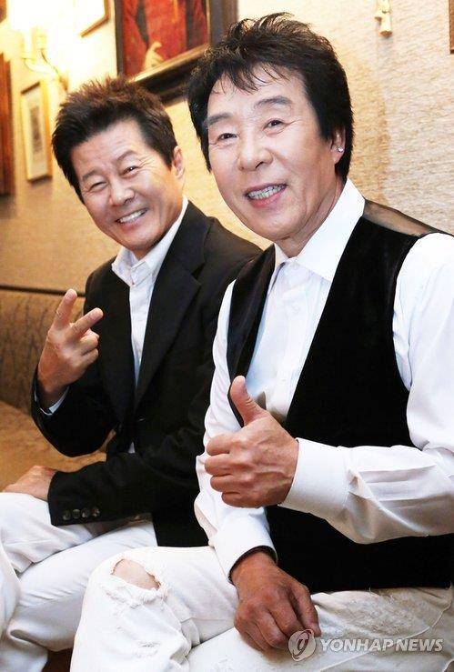 송대관(우)과 태진아(좌) [연합뉴스 자료 사진]