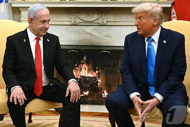 도널드 트럼프 미국 대통령이 4일(현지시간) 워싱턴 백악관에서 베냐민 네타냐후 이스라엘 총리와 회담을 하고 있다. 2025.02.05 ⓒ AFP=뉴스1 ⓒ News1 우동명 기자