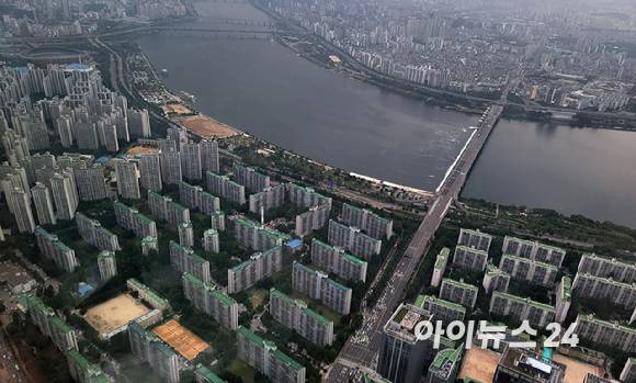서울 잠실 롯데월드타워 전망대에서 바라본 아파트 전경. [사진=아이뉴스24DB]