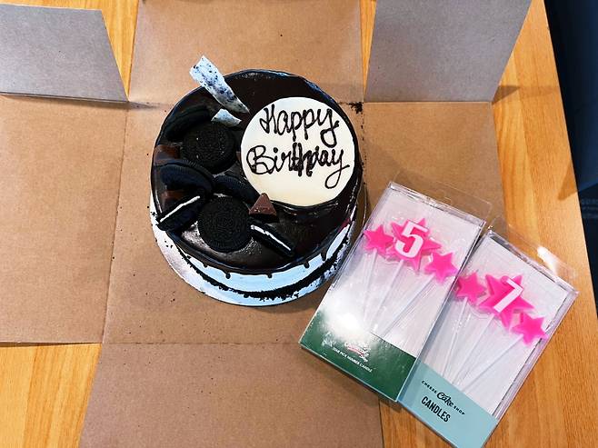 두산 베어스 새 외국인 투수 콜 어빈의 생일 케이크 및 초. /사진=두산 베어스 제공