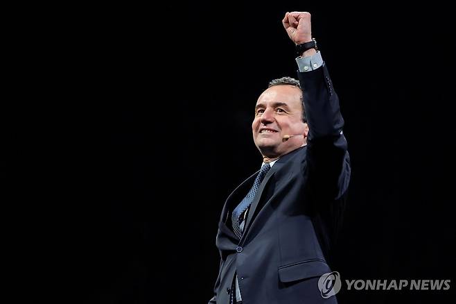 쿠르티 총리 (프리슈티나 로이터=연합뉴스) 코소보 총리이자 집권당 자결당(LVV) 대표인 알빈 쿠르티가 총선을 이틀 앞둔 7일(현지시간) 수도 프리슈티나에서 지지를 호소하고 있다. 2025.02.07 photo@yna.co.kr