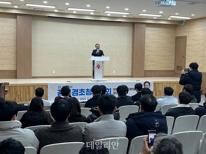 김부겸 전 국무총리가 지난 8일 오후 광주 염주체육관 국민생활관에서 열린 '탄핵 후 국가 대개혁을 위한 청년의 역할' 특강을 진행하고 있다. ⓒ데일리안 김수현 기자