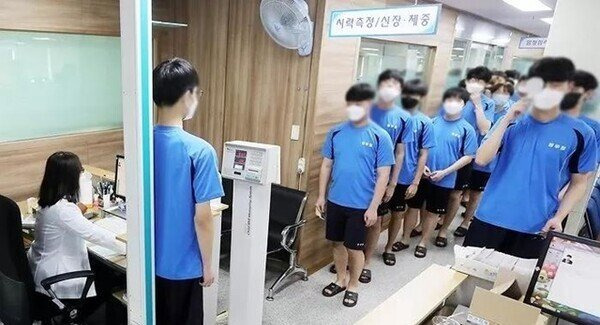 15676_17843_185.jpg 옛날 20대 남자 VS 지금 20대남자