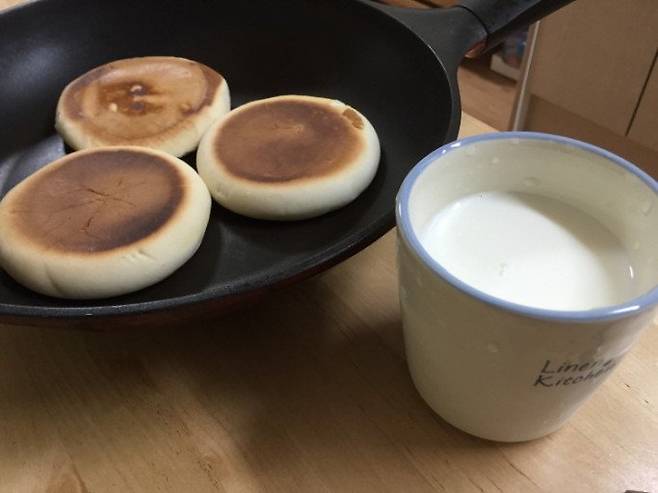 dxTtNM.jpg 구워먹으면 더 맛있는 빵.jpg