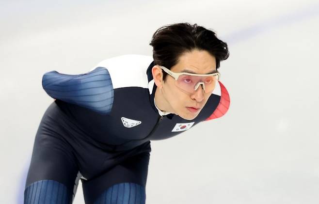 하얼빈 동계아시안게임에 출전하는 대한민국 스피드 스케이팅 이승훈이 5일 중국 헤이룽장성 하얼빈 스피드 스케이트 오벌에서 훈련하고 있다.뉴스1