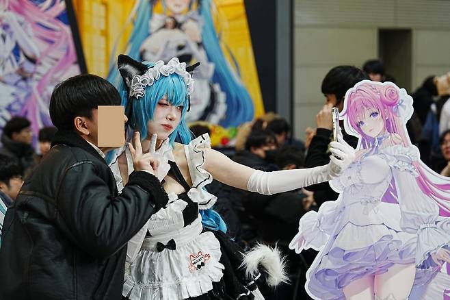 승리의 여신 니케 TCG '니벨아레나' 부스의 프리바티 코스어