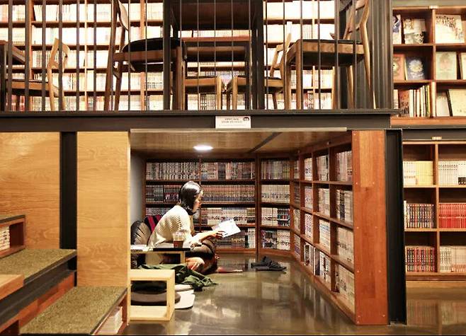 2015년 당시 만화카페 ‘즐거운 작당’ 실내 풍경. 박미향 기자