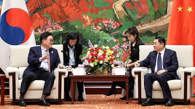 하오 펑 랴오닝성 당 서기 만난 우원식 국회의장