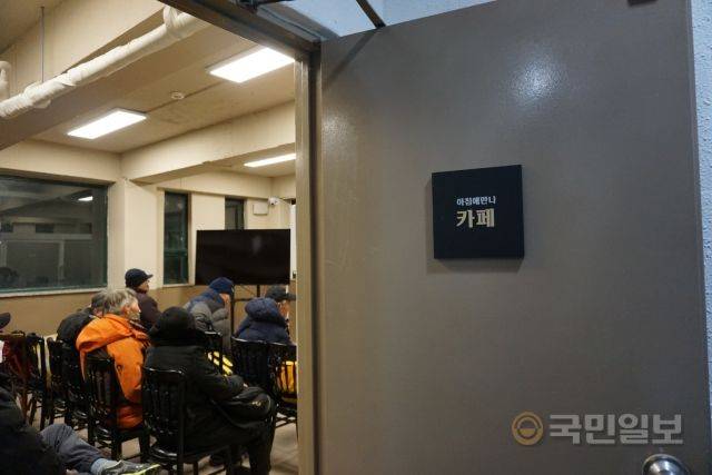 3층의 대기 공간인 '카페'. 박주원 인턴기자