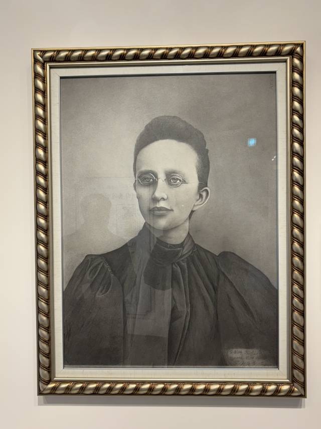 한 선교사가 국민일보에 게재된 로제타 홀 선교사 사진을 보고 직접 그려 기념관에 기증했다고 한다.