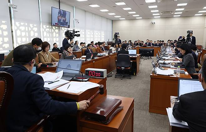 국회에서 국민연금 개혁을 위한 논의가 재개됐지만, 공회전만 거듭하고 있다.[사진｜뉴시스]