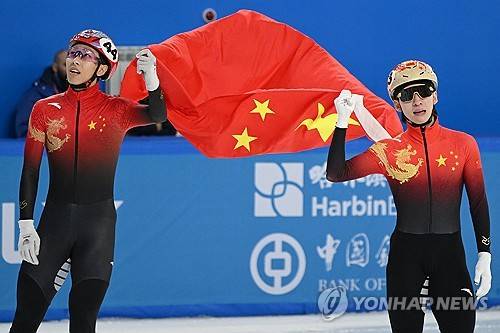 쑨룽(왼쪽). ⓒ연합뉴스