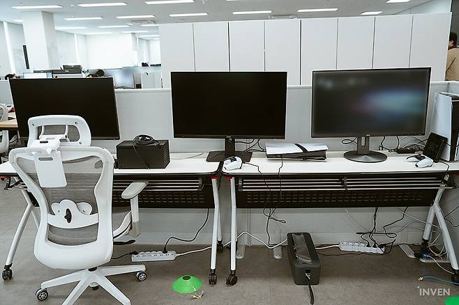 ▲ XSX, PS5 등 콘솔 기기들도 있다