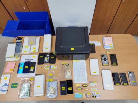경찰이 미등록 대부업자들로부터 압수한 물건들. 사진 경기북부경찰청
