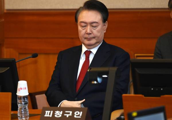 차기 대선 집권 세력 선호도 조사에서 야권에 의한 정권 교체론이 정권 연장론 보다 앞섰다. 사진은 윤석열 대통령이 탄핵심판 6차 변론기일에 출석한 모습. /사진=뉴시스(공동 취재단)