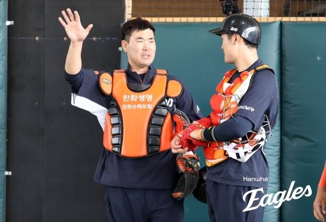 한화 이글스 이재원(왼쪽)./한화 이글스