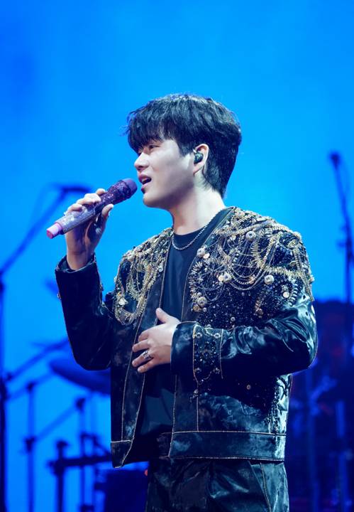 황영웅, KSPO DOME 1만 관객 채웠다 "기다림 끝 감동"[종합]