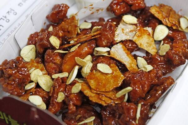 단양구경시장은 마늘이 들어간 먹거리로 시장 음식을 특화했다 / 한국관광공사