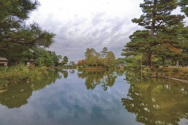 겐로쿠엔은 3,000여평 크기인 만큼 볼거리가 많다