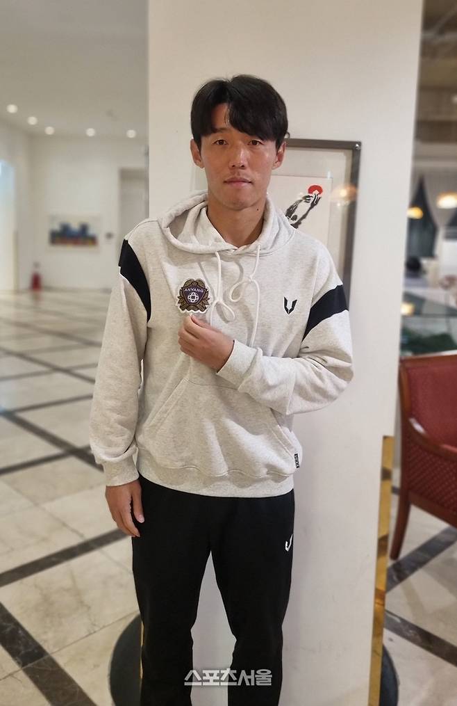 안양 김보경이 남해에서 본지와 인터뷰 후 포즈를 취하고 있다.