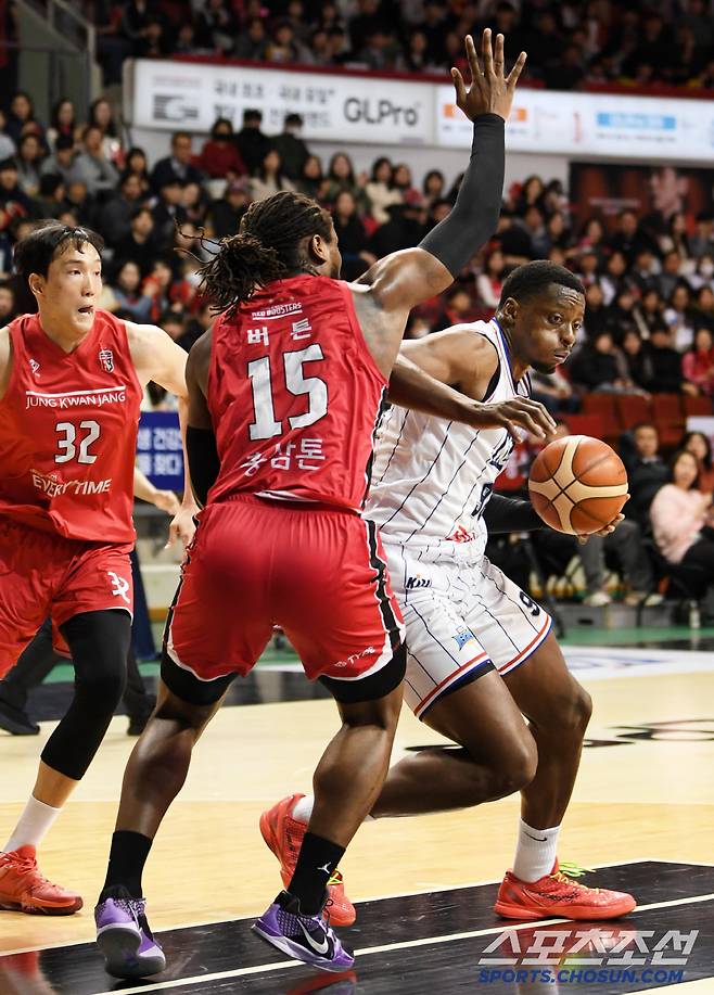 끈질기게 라렌을 마크한 버튼