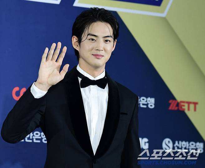 13일 오후 서울 삼성동 코엑스 오디토리움에서 2024 KBO골든글러브 시상식이 열렸다. 시상식에 앞서 열린 레드카펫 행사에 참석한 구자욱. 코엑스=송정헌 기자songs@sportschosun.com/2024.12.13/