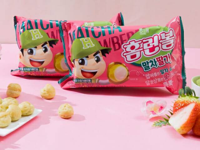 회사의 신제품 '홈런볼 말차딸기'.(사진=해태제과)