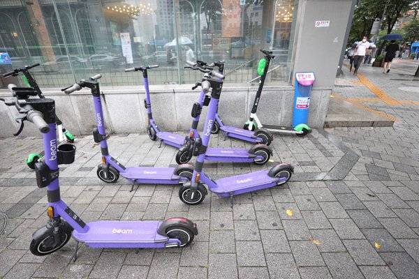 [단독]전동킥보드에 \'필기 면허\' 도입…업계 "아무도 안 딸 것" 아우성