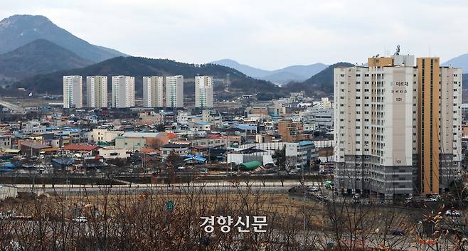 지난달 18일 전북 순창군 순창읍 전경. 최근 몇년 간 읍내에 아파트가 늘어나고 있다. | 서성일 선임기자