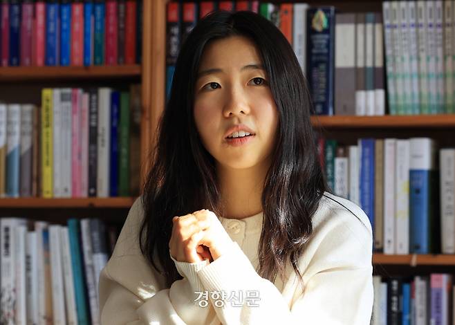 충남 서산에서 나고 자란 청년농부 전태희씨가 서산군 음암면 부산리 자택에서 경향신문과 지난달 15일 인터뷰를 하고 있다. 서성일 선임기자