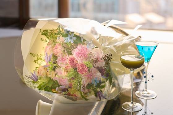Flower bouquet and cocktails at Grand Mercure Imperial Palace Seoul in Gangnam District, southern Seoul [GRAND MERCURE IMPERIAL PALACE SEOUL]