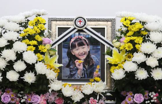 A memorial altar for 7-year-old Kim Ha-neul, who was allegedly stabbed to death by a teacher, is set up at Konyang University Hospital in Daejeon on Feb. 11. [NEWS1]