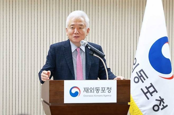 이상덕 재외동포청장은 11일 인천 송도 재외동포웰컴센터에서 2025년도 업무 추진 계획을 발표하고 있다.