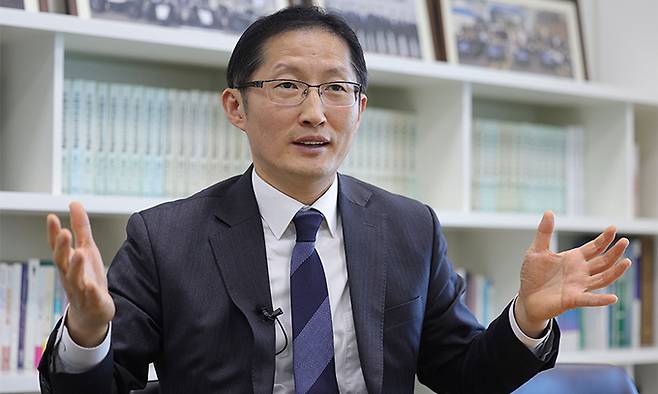 무기수 김신혜씨 존속살해 사건 발생 24년 만에 재심에서 무죄 선고를 이끌어 낸 박준영 변호사가 최근 세계일보와 인터뷰에서 “(김씨는) ‘진실은 반드시 밝혀진다’는 확신이 있었기에 오랜 기간 무죄 주장을 일관되게 할 수 있었다”고 밝히고 있다. 이재문 기자