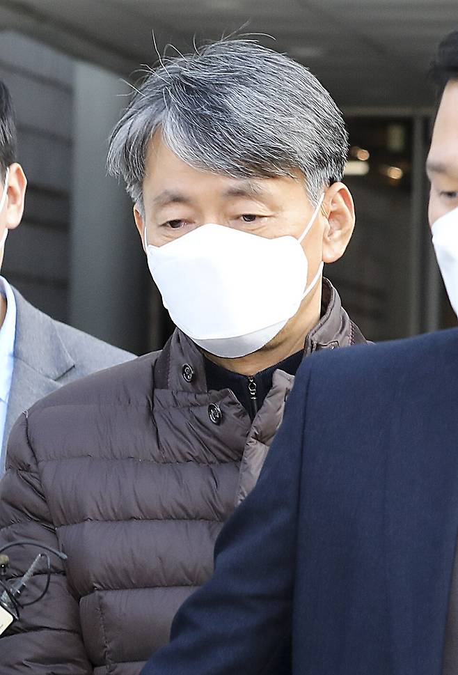 형법상 내란 중요임무종사 혐의를 받는 조지호 경찰청장이 지난해 12월13일 오후 서울 서초구 서울중앙지법에서 열린 구속 전 피의자 심문(영장실질심사)를 마치고 법원을 나서고 있는 모습.&nbsp; ⓒ시사저널 박정훈