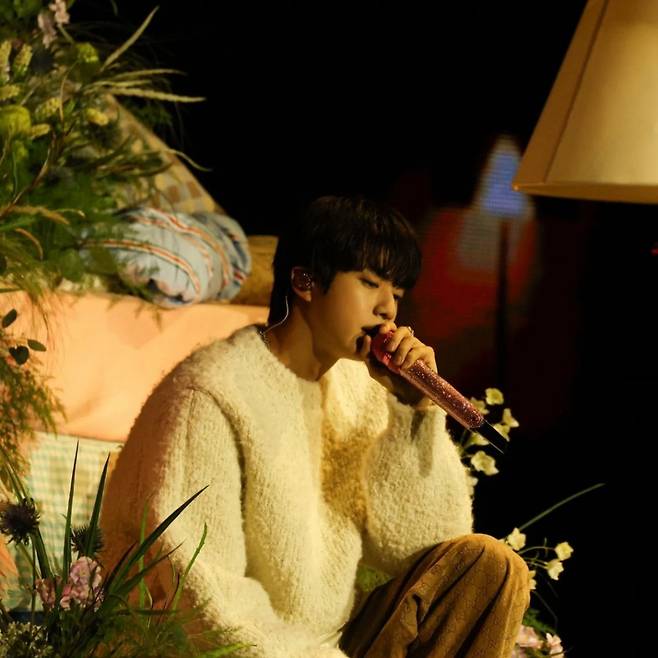 방탄소년단 진 'Close to You' 아마존 뮤직 차트 '석권'