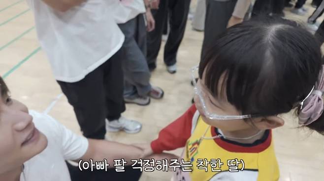 bandicam 2025-02-12 08-52-02-767.jpg 딸 유치원 운동회에서 수줍게 춤추는 학부모ㅋㅋㅋㅋㅋ