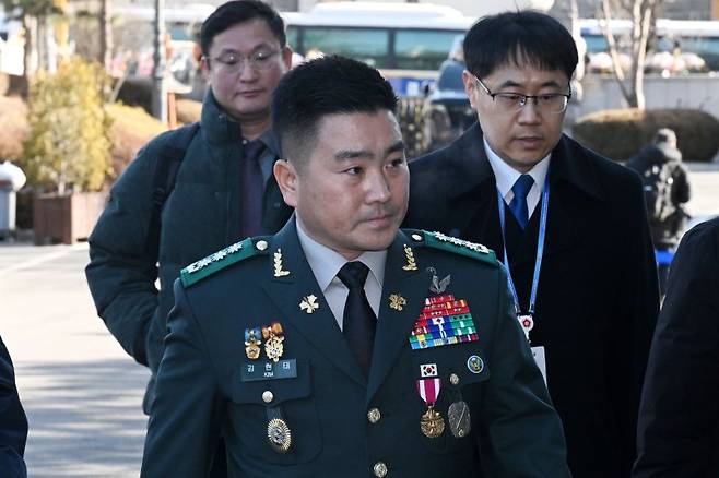 비상계엄 사태 당시 국회에 투입됐던 707특수임무단을 이끄는 김현태 단장이 지난 6일 서울 종로구 헌법재판소에서 열린 탄핵 심판 6차 변론기일에 증인 출석하고 있다. /사진=뉴스1