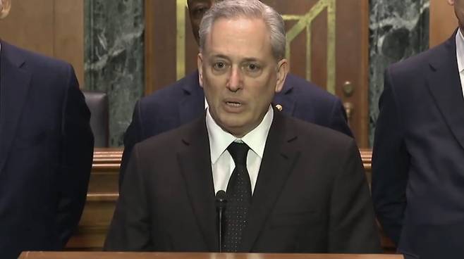 4일(현지시간) 기자회견에서 발언 중인 데이비드 삭스 미국 백악관 가상자산 차르. /사진=미국 상원 은행위원회 엑스