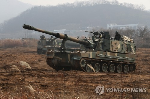 야외훈련 중 이동하는 K9 자주포 [사진 출처 = 연합뉴스]