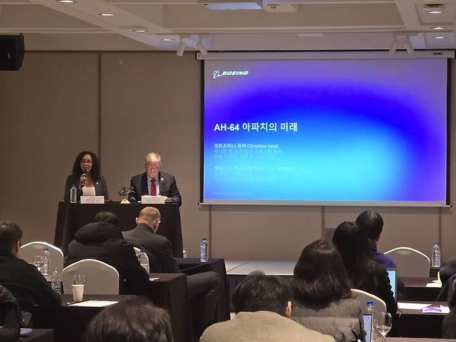 [서울=뉴시스] 보잉은 이날 오후 용산 전쟁기념관 로얄파크컨벤션에서 'AH-64 아파치의 미래' 미디어 브리핑을 열고, 아파치 미래 비전과 국내 판매계획 등을 설명했다. (사진=보잉 제공) 2025.02.12. photo@newsis.com *재판매 및 DB 금지